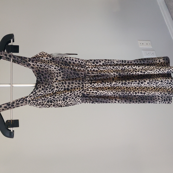 Dresses & Skirts - Leopard Mini dress